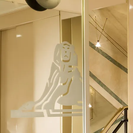 Du Lion Hotel 2*